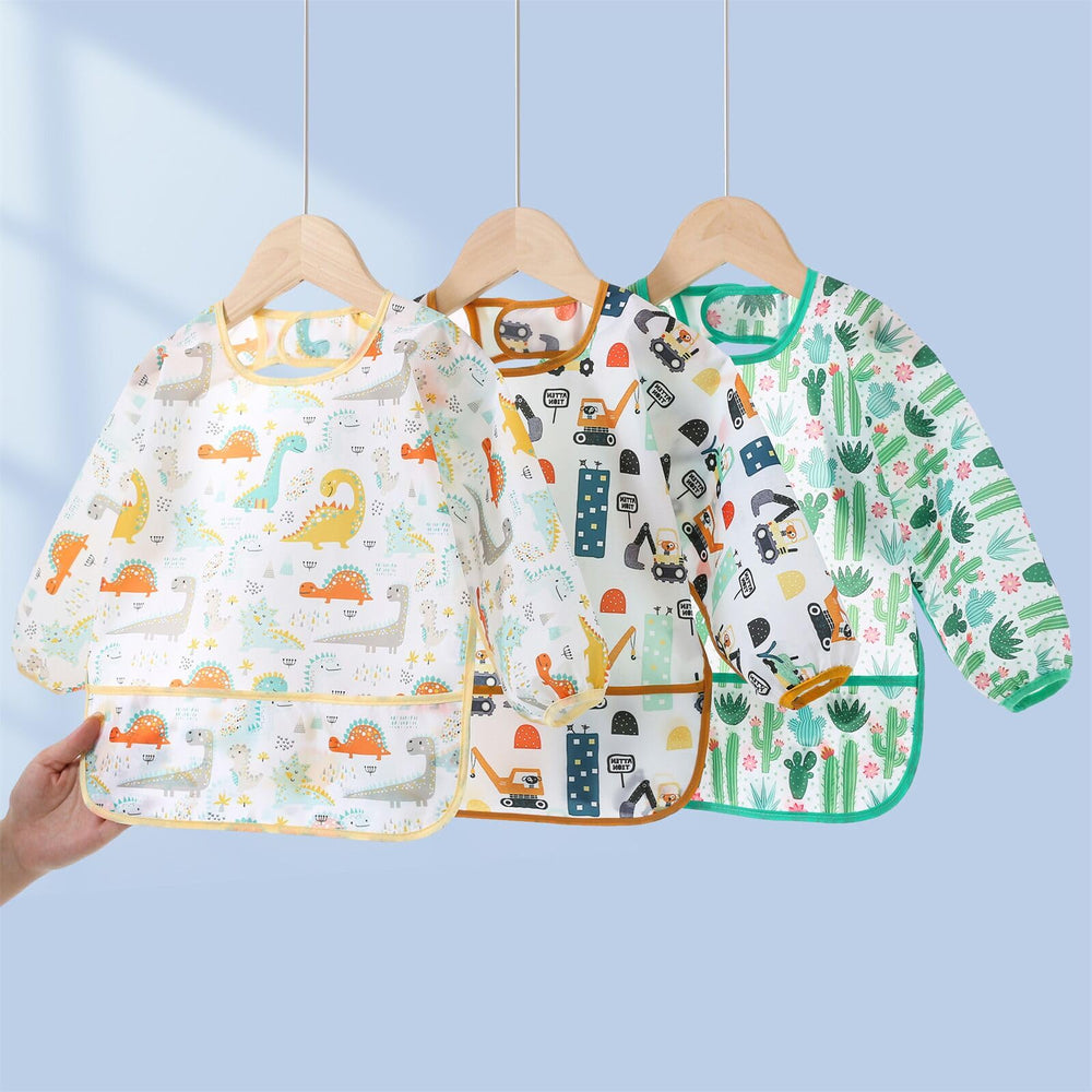 HaimoBurg-soft-bib keeps moisture away, helping clothes stay dry during meals.