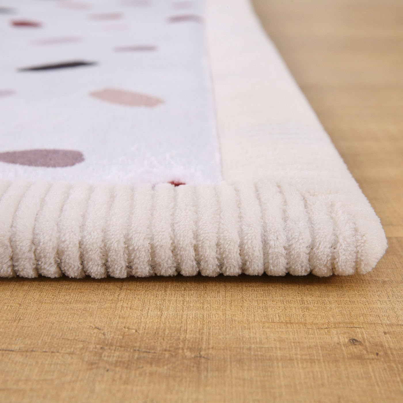 Hakuna Matte Easy-clean surface simplifies cleanup after play sessions.