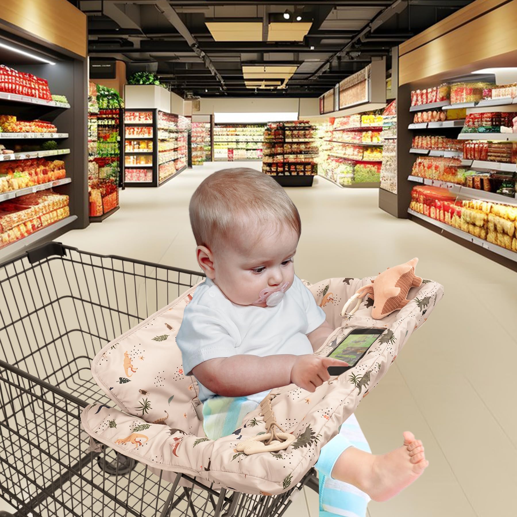HALAA VAUVA cover with harness lid keeps baby safely in position.
