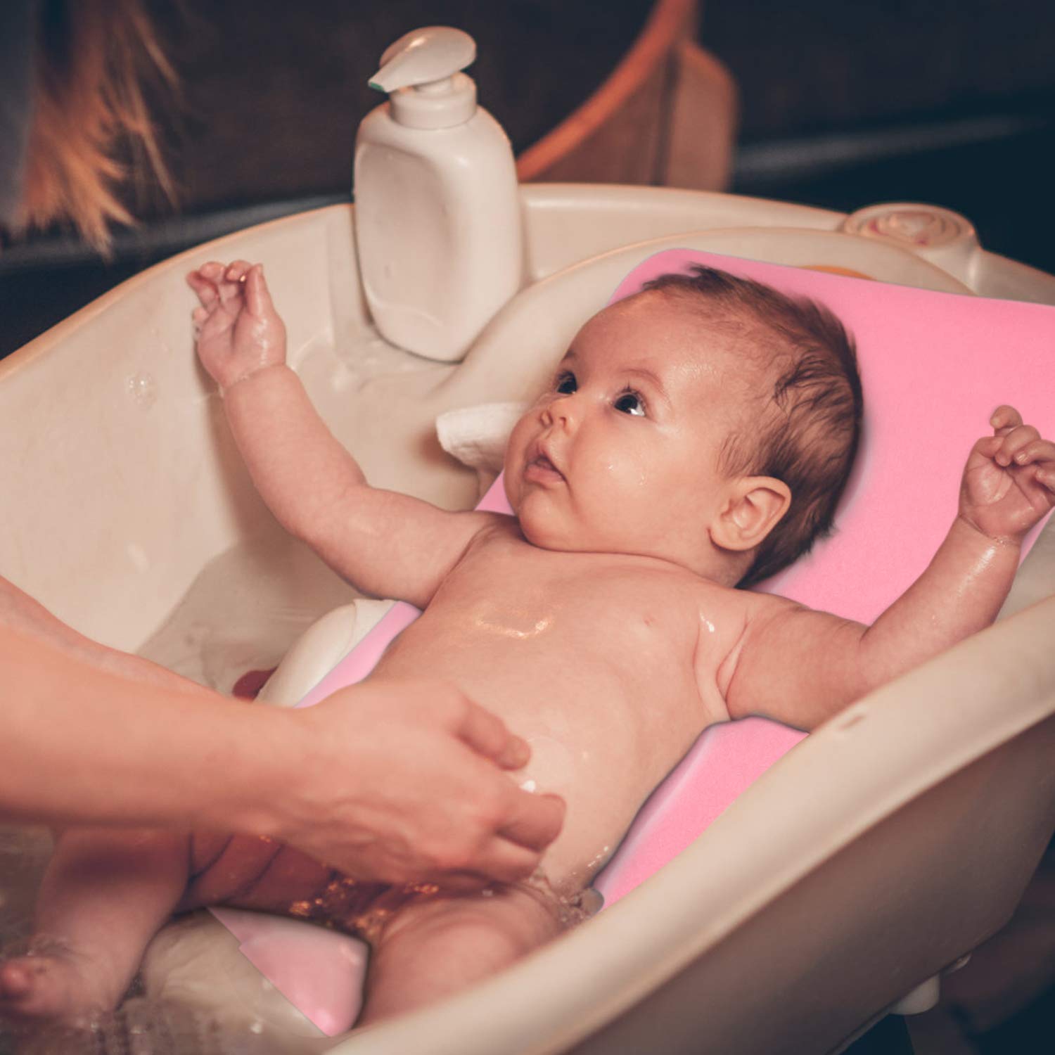 Hallo baby bath sponge pink ready-in-tub-setup provides stable baths.