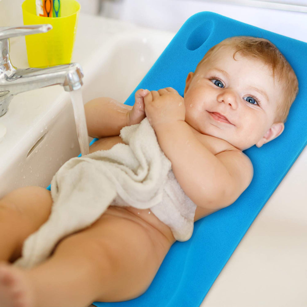 Hallo bath sponge blue quick-dry foam promotes faster cleanup after baths.