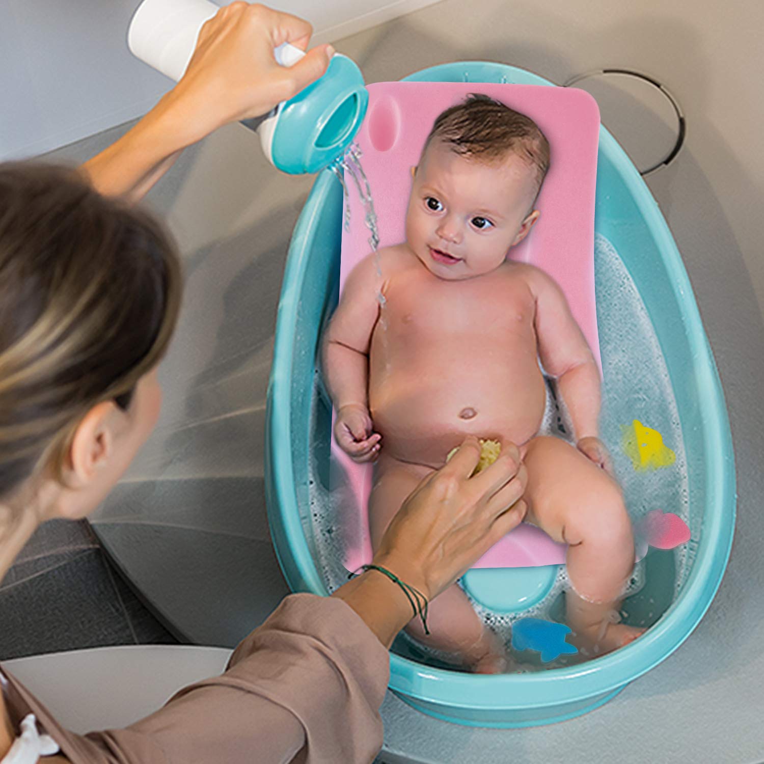 Hallo baby bath sponge pink quick-drying foam enables fast cleanup.