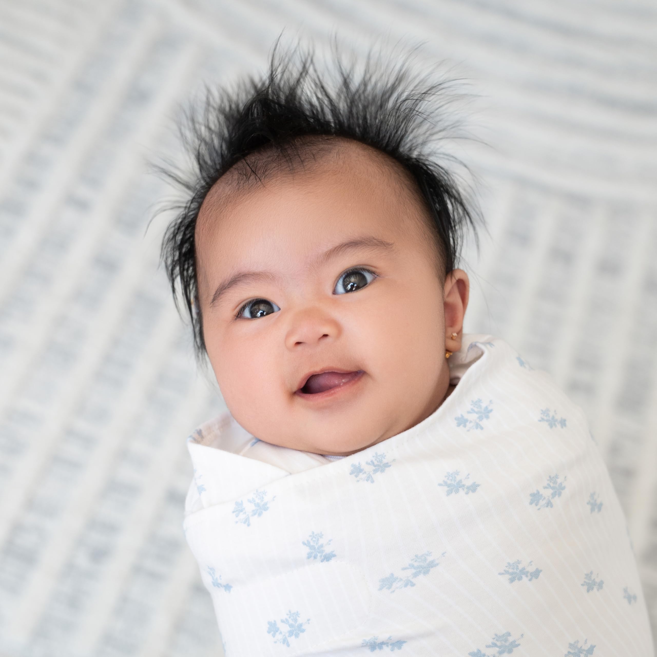 HALO Sleepsack Swaddle 3-Way Adjustable closure showing customizable fit for comfort.