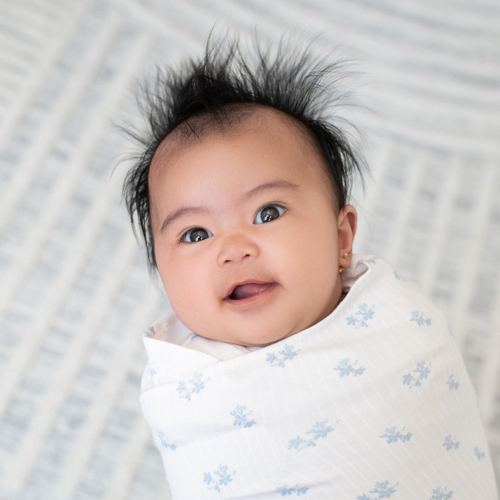 HALO Sleepsack Swaddle 3-Way Adjustable closure showing customizable fit for comfort.