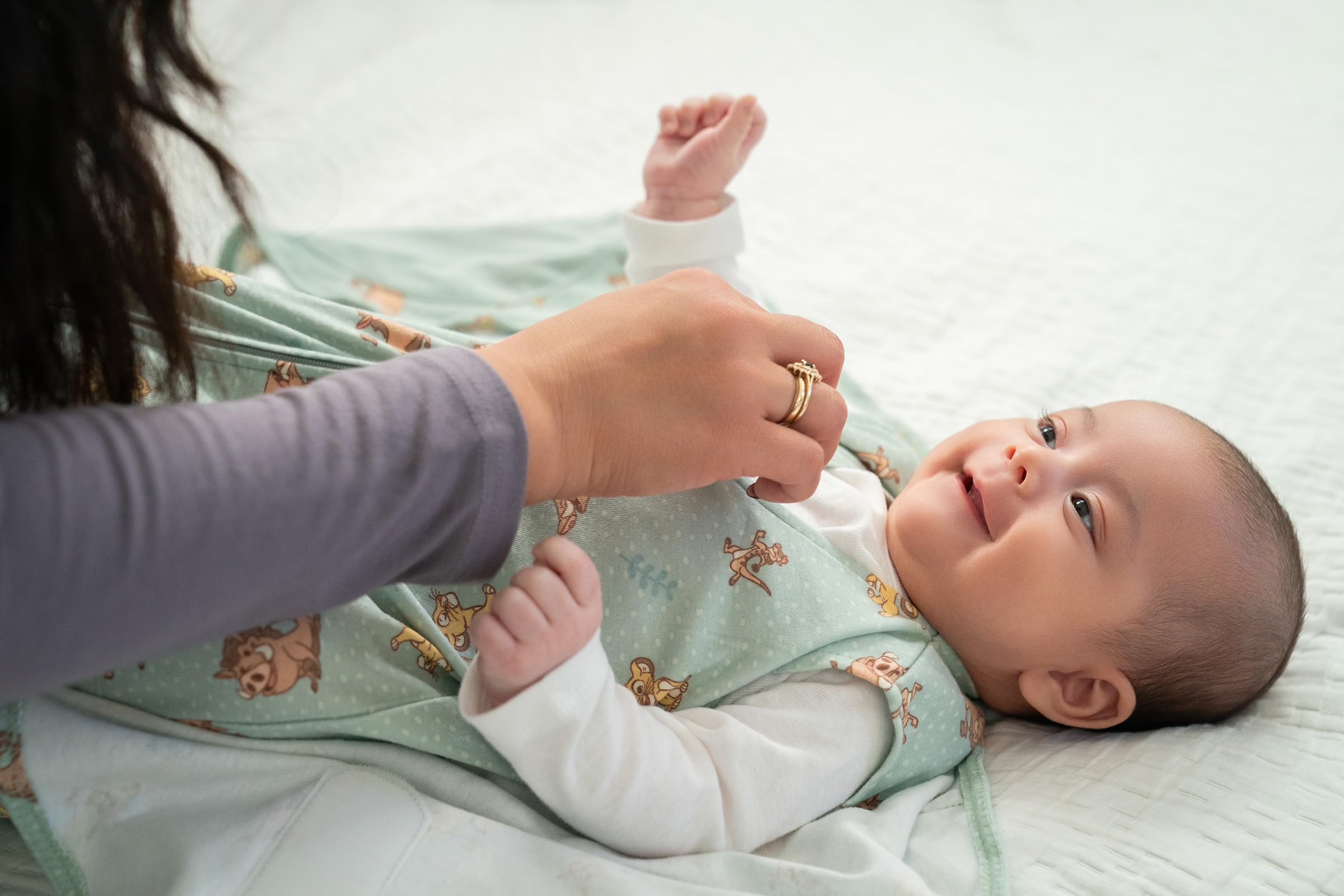 HALO Sleepsack Swaddle inverted zipper enables diaper changes without disturbing baby.
