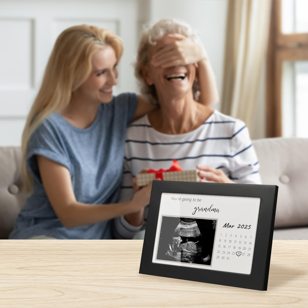 HAMUIERS first-time grandma gift frame celebrates pregnancy in style