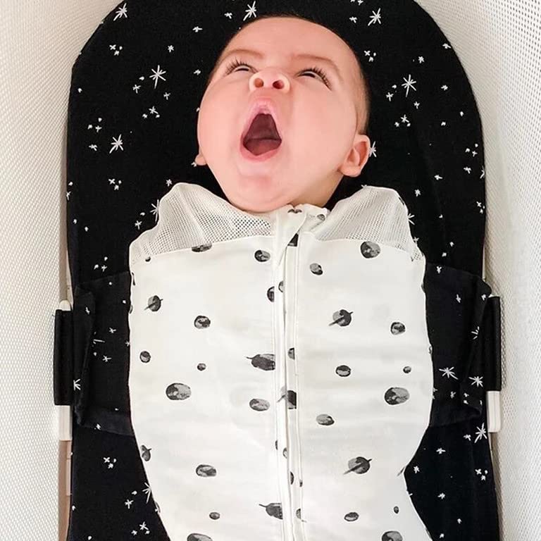 Happiest Baby SNOO Sleep Sack 2-way zipper enables convenient midnight diaper changes.
