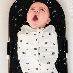 Happiest Baby SNOO Sleep Sack 2-way zipper enables convenient midnight diaper changes.