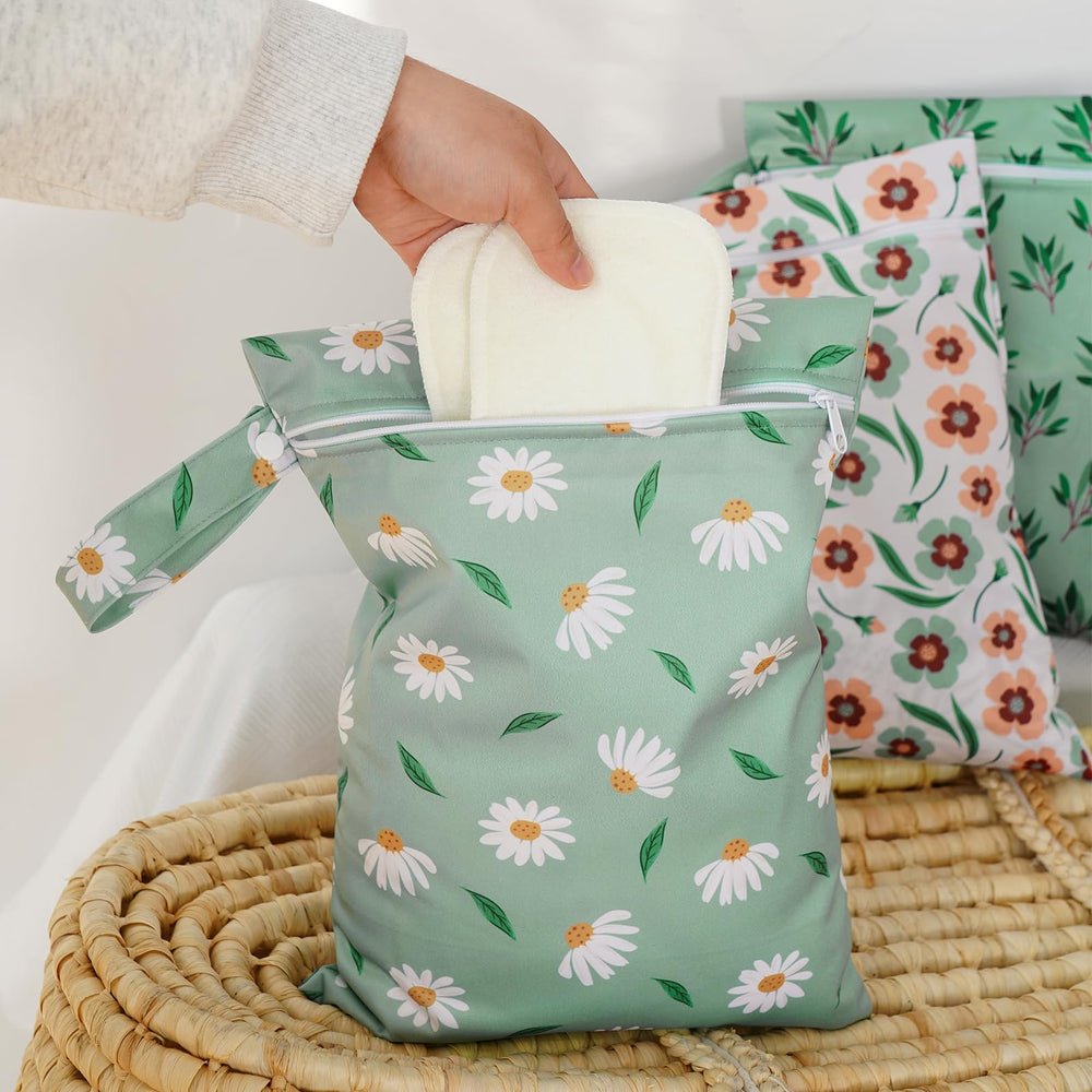 Happy Flute Daisy wet bag zipper closure ensuring separation of wet and dry items