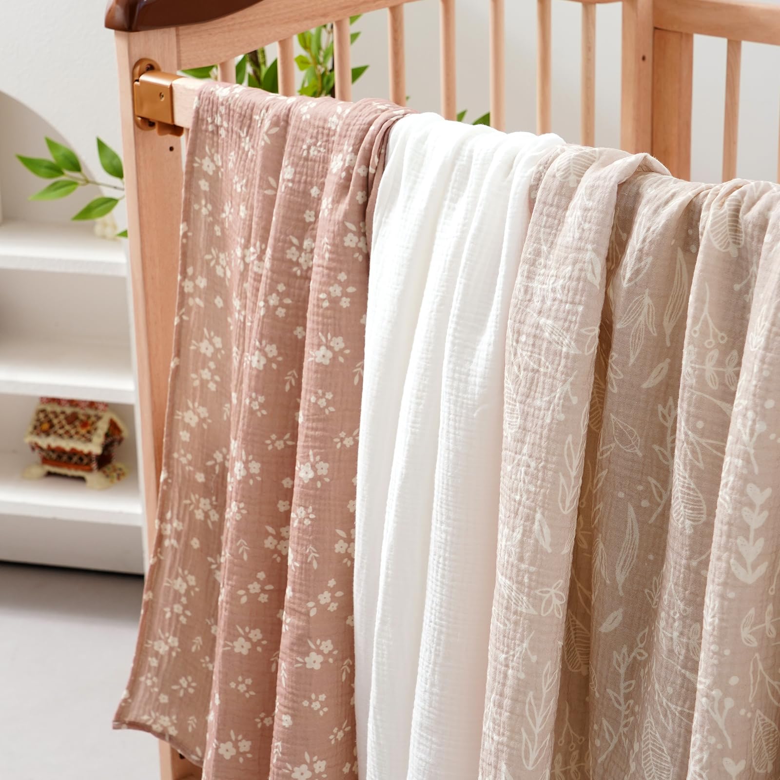 Happy Flute newborn swaddle 0–3 months in secure wrap for cozy sleep.