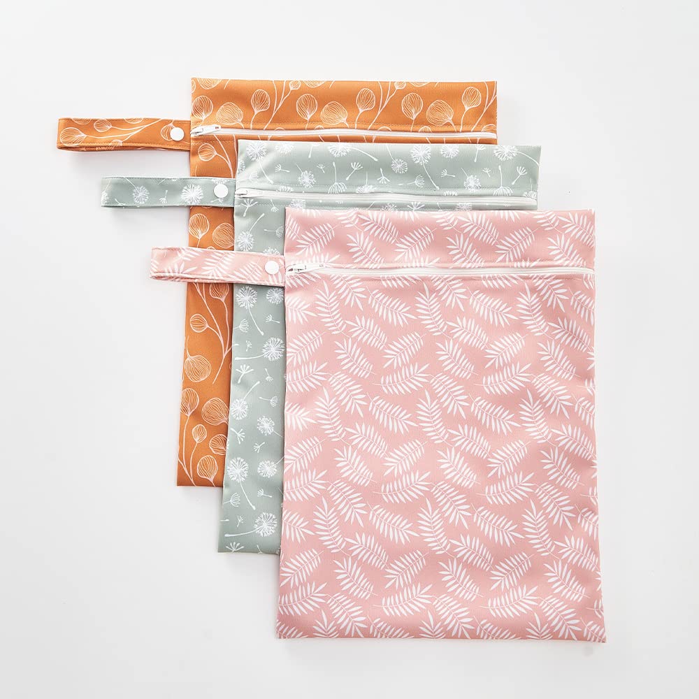 Happy Flute wet bag is easy to clean and air dry after use.