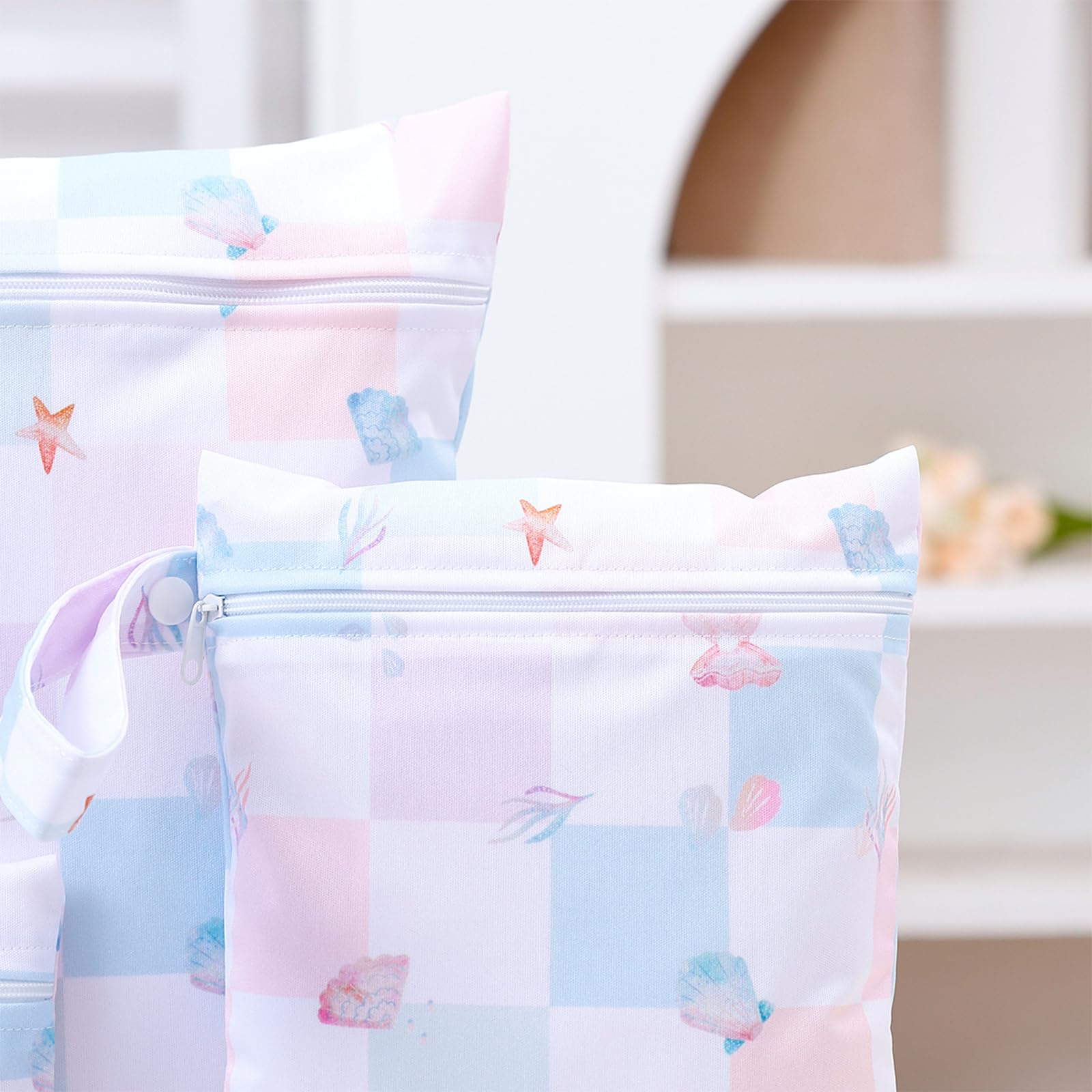 Happy Flute wet bag features a sturdy zipper for quick access and seal.