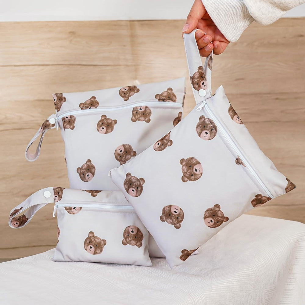 Happy Flute wet bag different-sizes image highlights varied capacities for cosmetics, clothes, and swimsuits