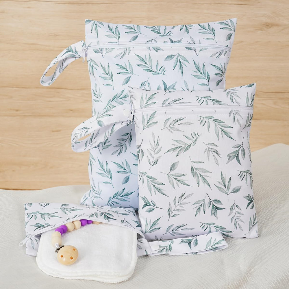 Happy Flute wet bag three-set stroller-hang enables on-the-go access.