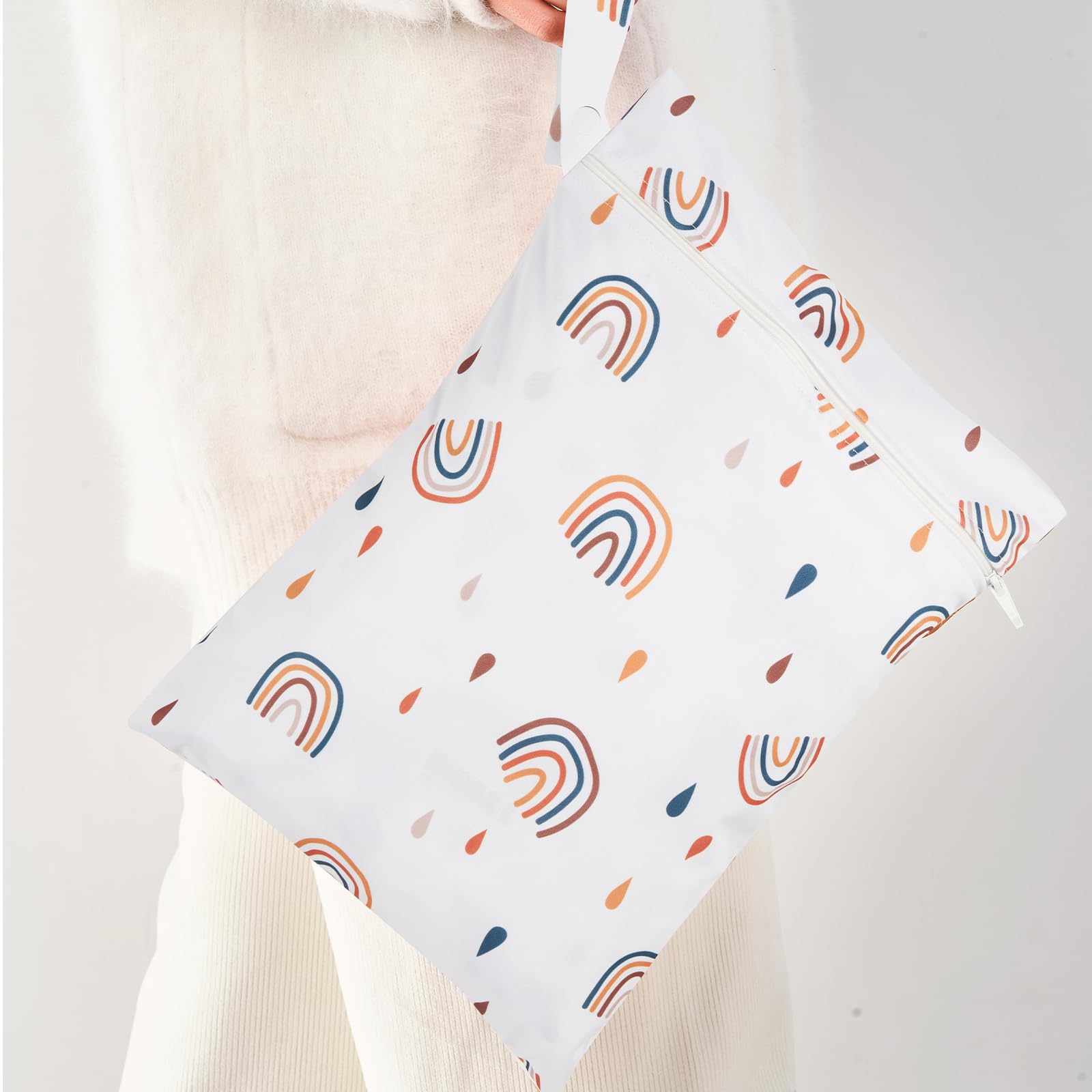 HappyFlute adjustable-fit feature with side tabs demonstrated on a diaper.