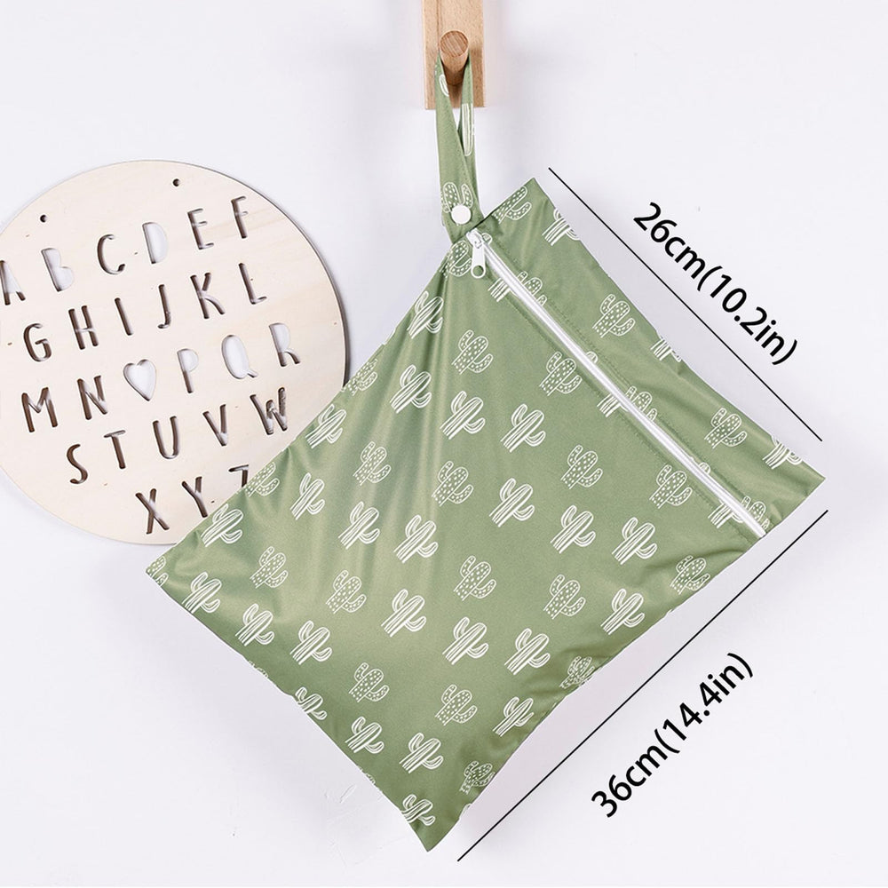 HappyFlute zip-closure design keeps belongings dry during activities.
