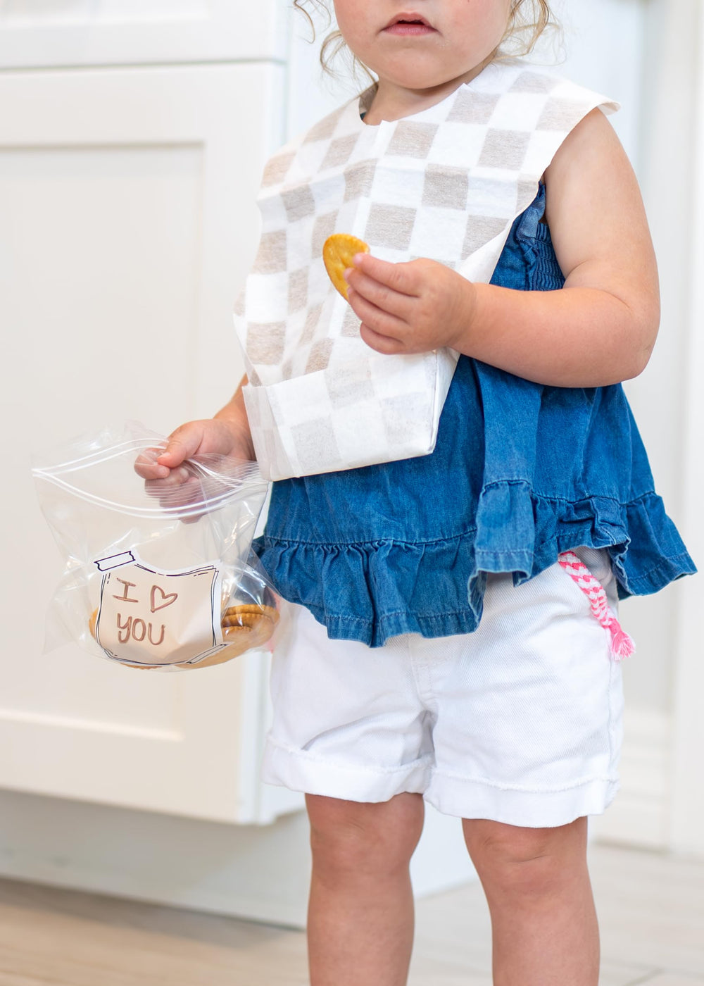 Happy Haven crumb-pocket feature prevents messes and makes cleanup easier.