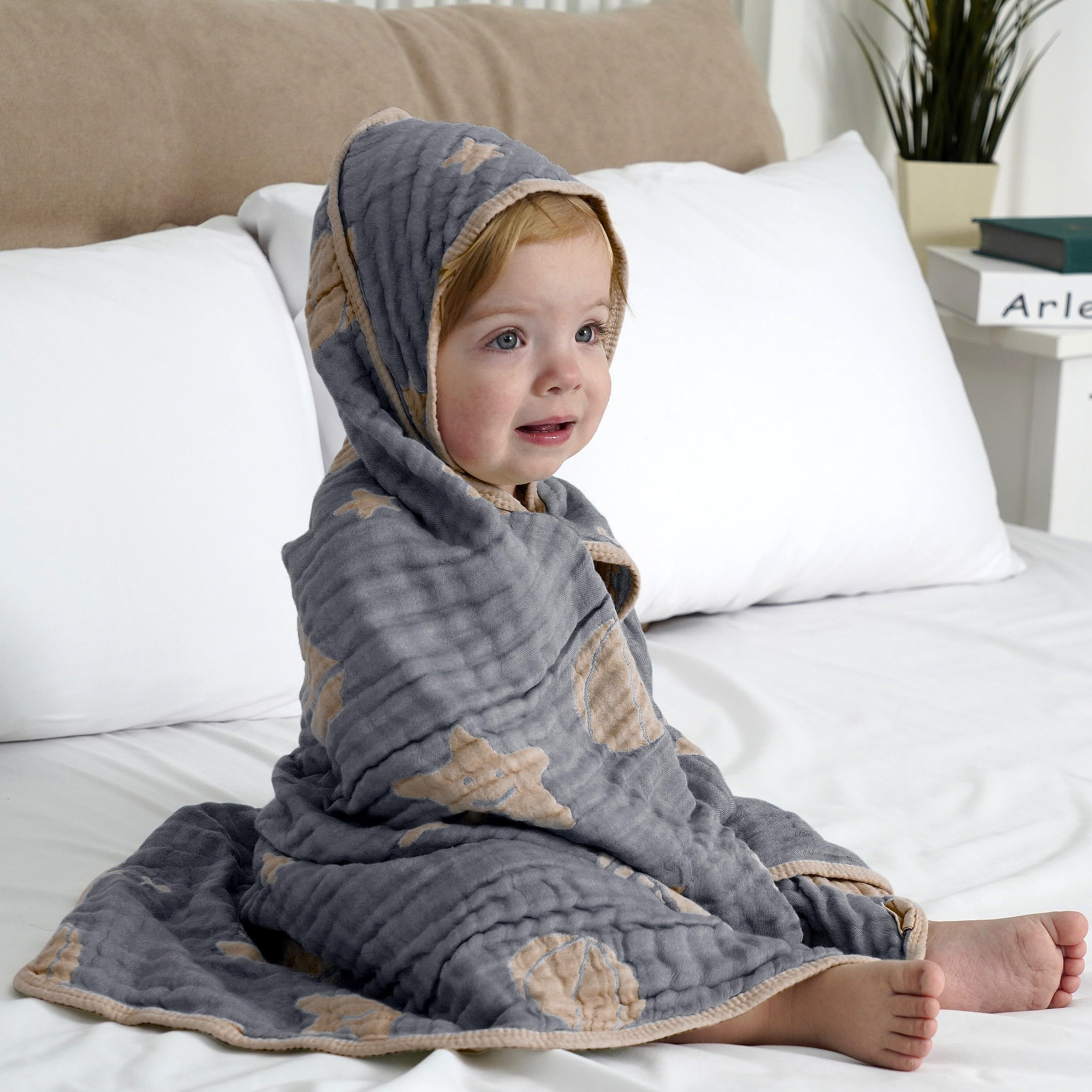HardNok ultra-soft muslin hooded towel 32x32 bath scene highlights cozy warmth