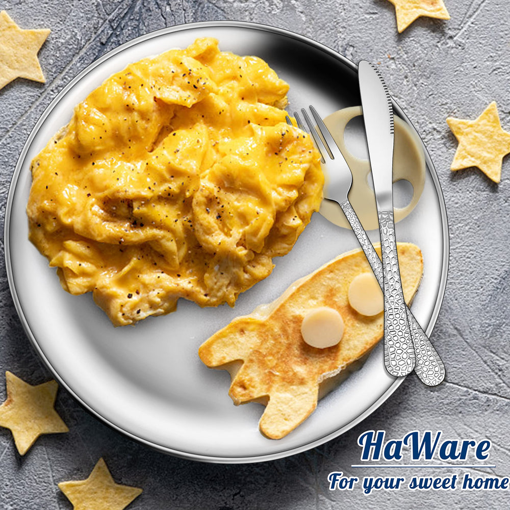 HaWare camping dining plates offer a reusable option for outdoor meals.