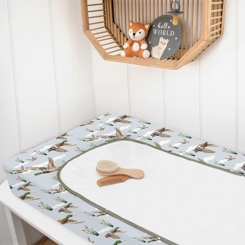 HawSkgFub elastic band secure-fit changing pad cover keeps in place.