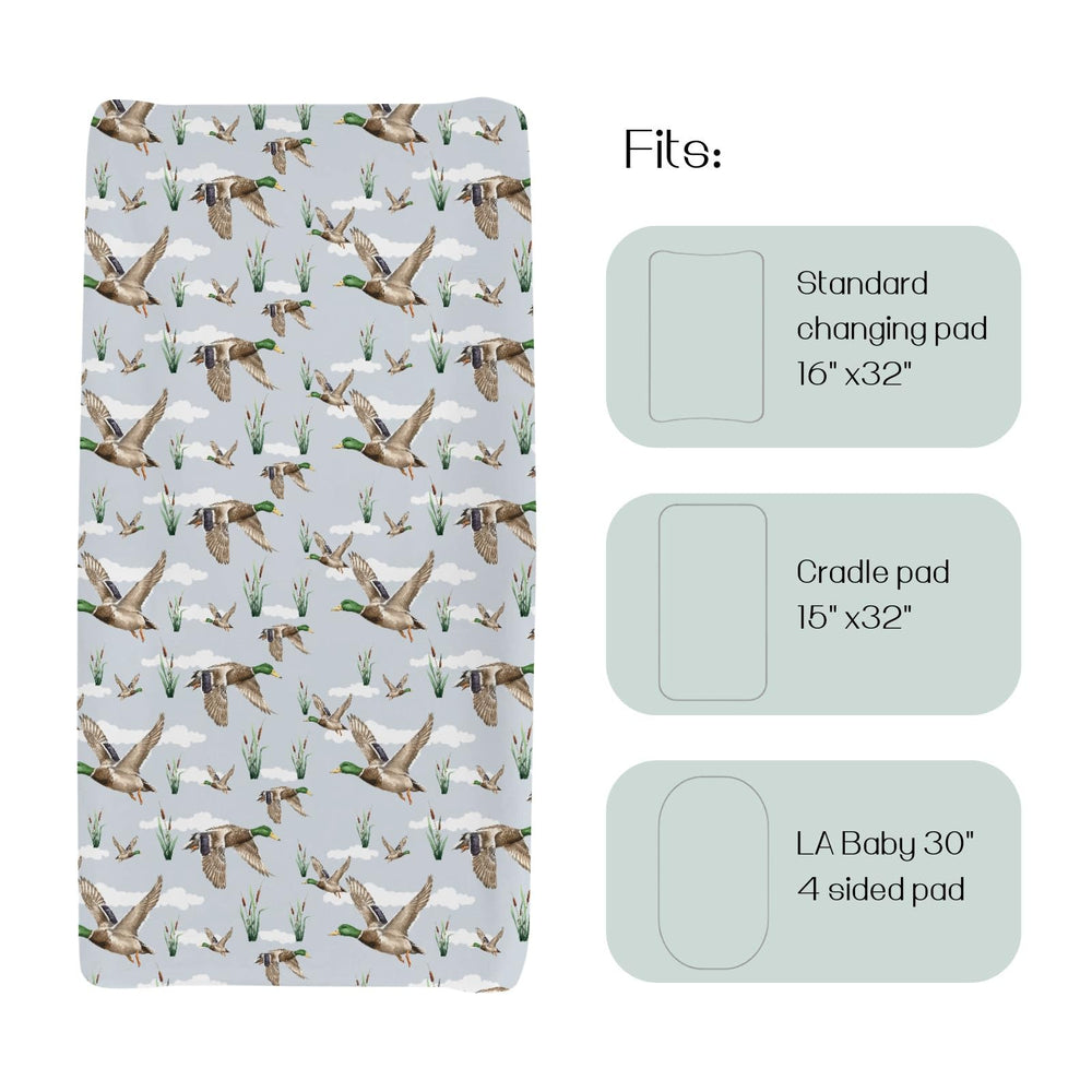 HawSkgFub soft milky polyester changing pad cover feels silky and breathable.