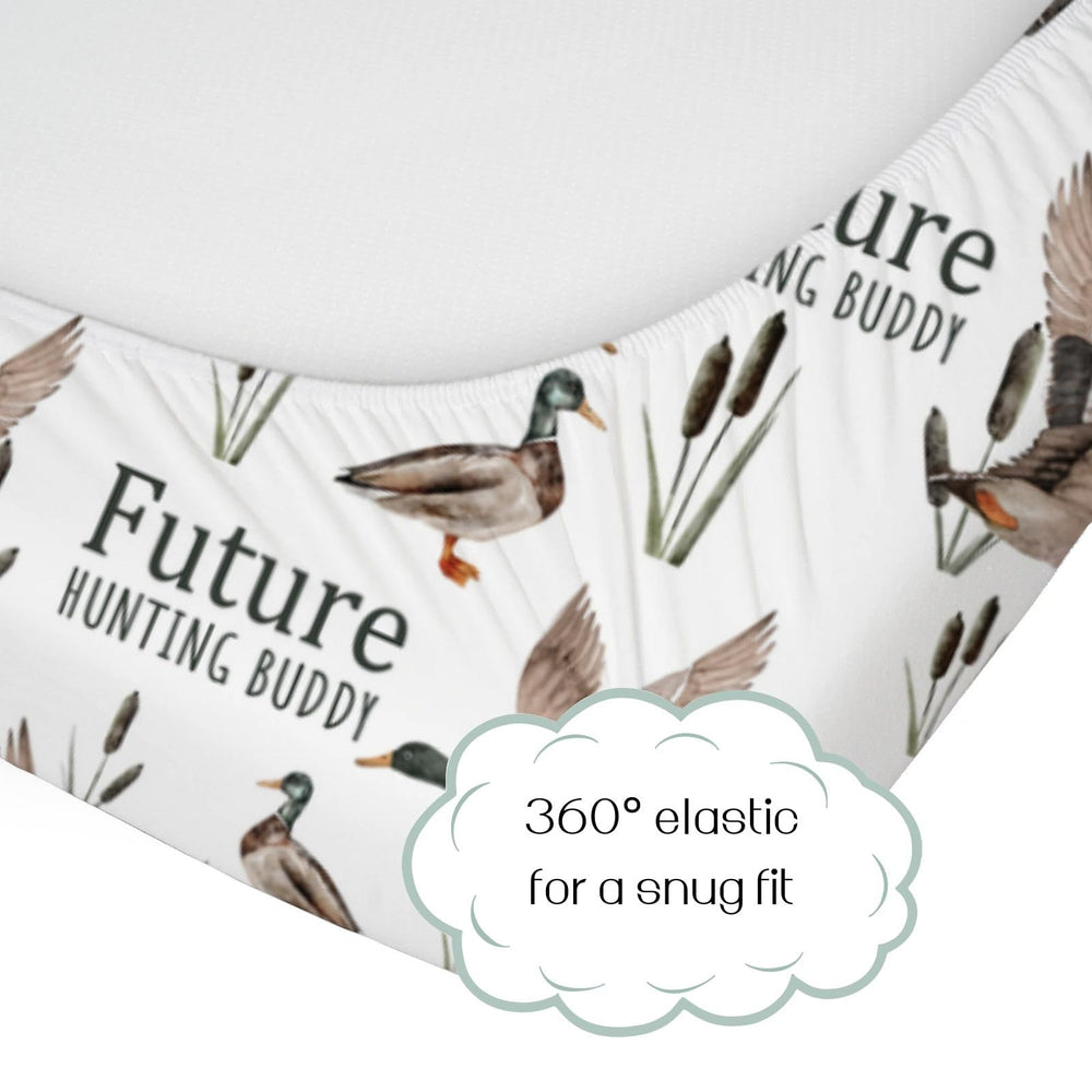 HawSkgFub duck-theme crib sheet uses soft stretch fabric for comfy nights.