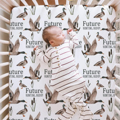 HawSkgFub crib sheet with 8-inch deep pockets stays securely on mattress.