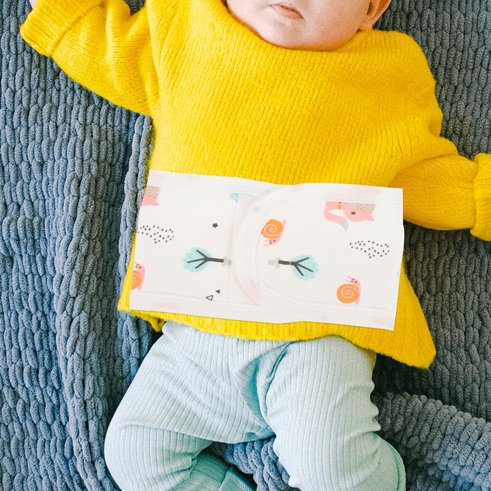 Healifty abdomen protection wrap keeps baby's tummy warm with soft fabric.