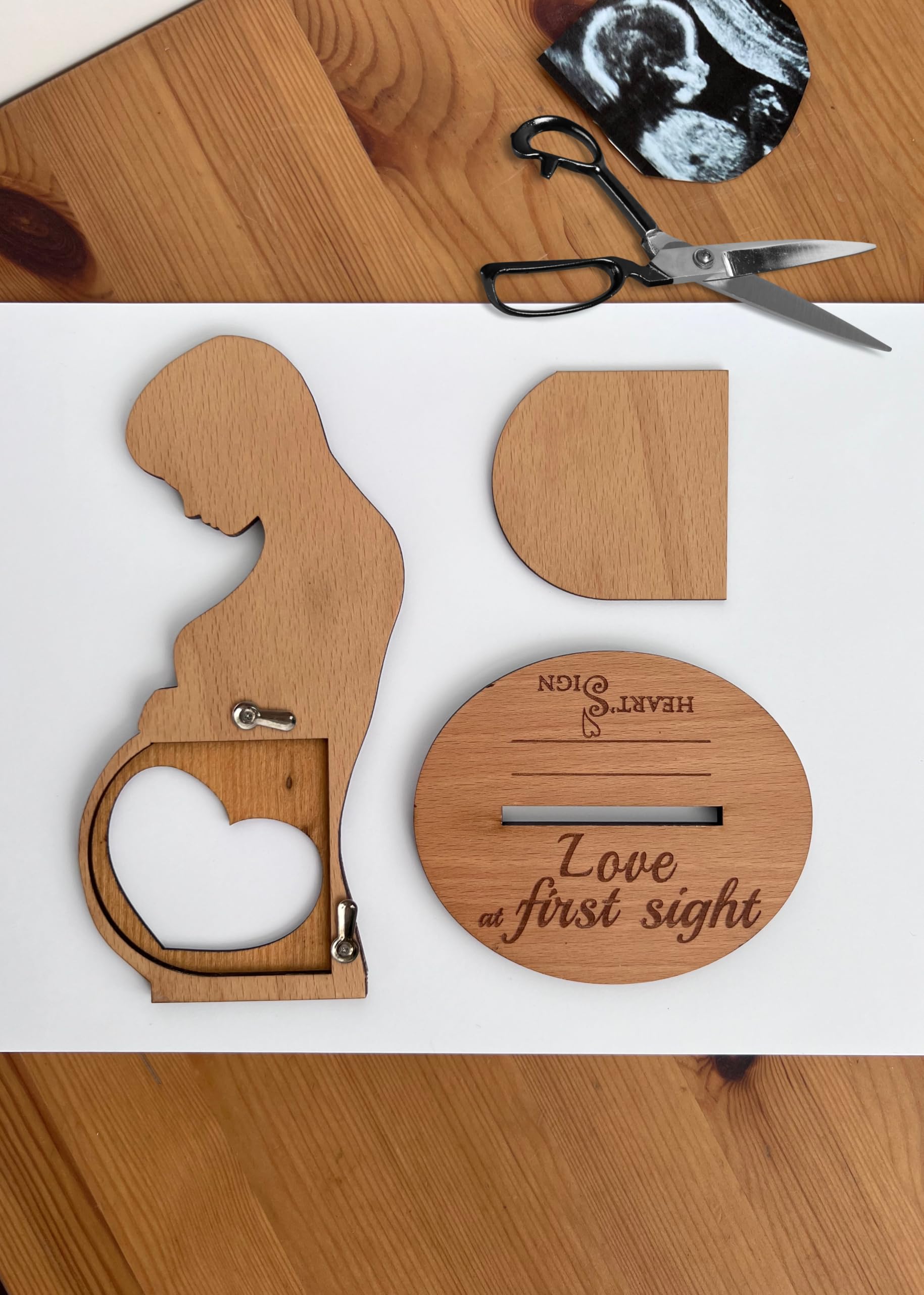 Heart's Sign ultrasound photo frame gift for pregnant moms.
