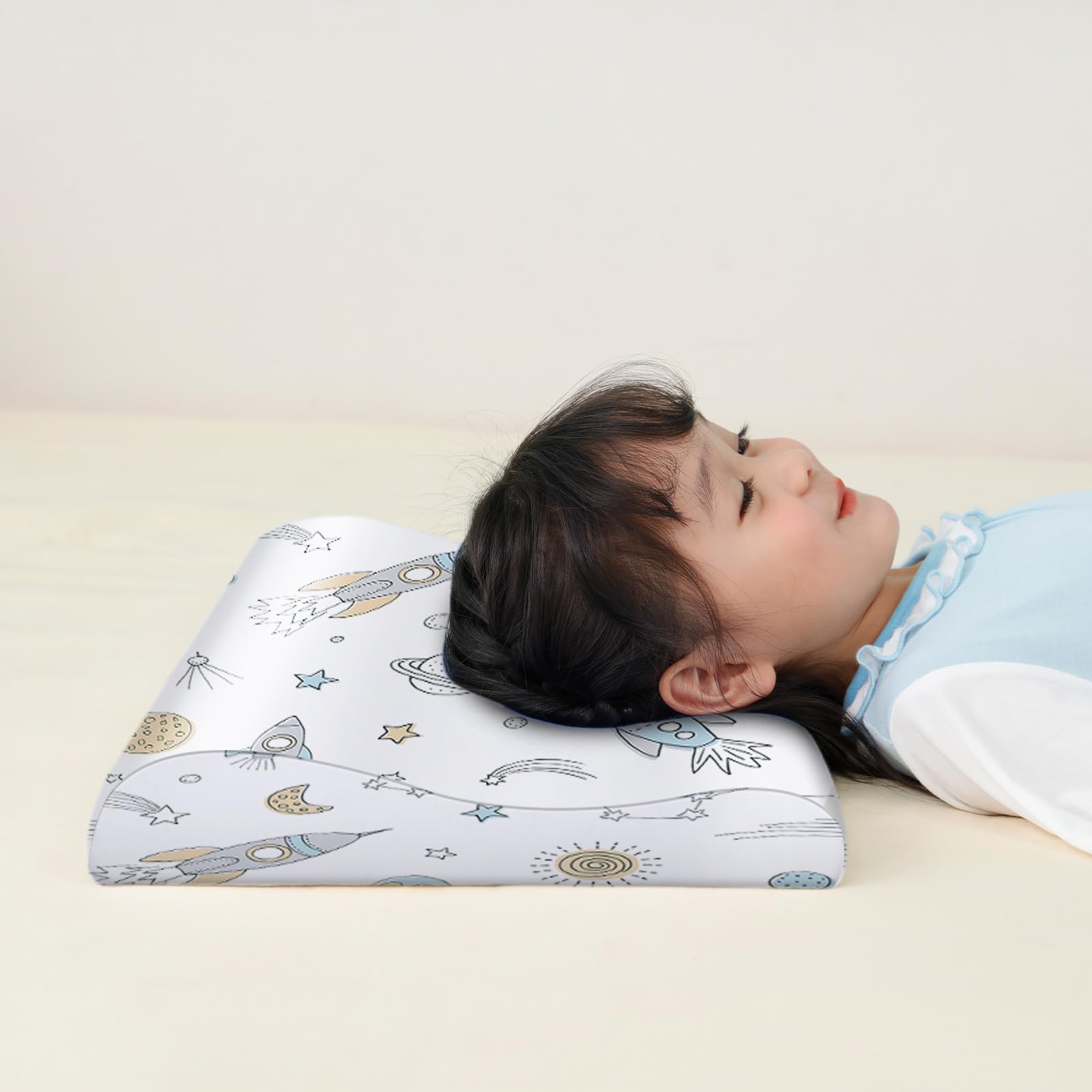 Hebove kids-pillow-soft-cover-texture conveys gentle touch and cozy sleep sensations.
