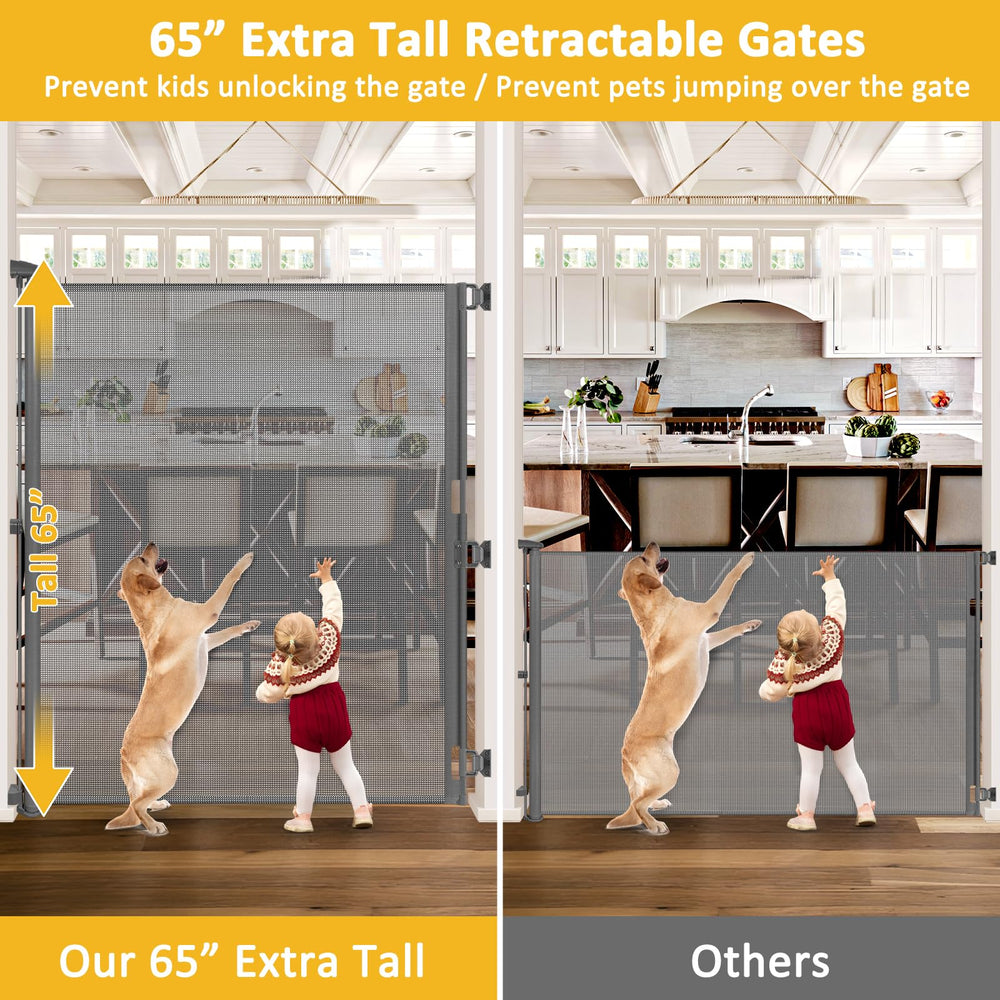 HEELALBABY retractable gate operation demonstrates one-handed ease for busy homes.
