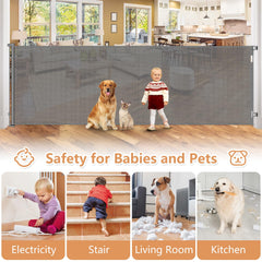 HEELALBABY room-divider gate creates a focused play area or quiet workspace.