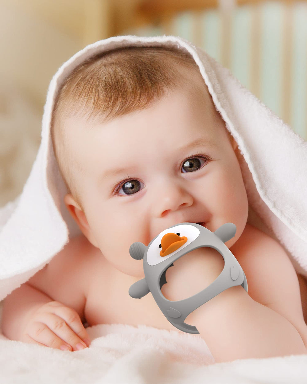 HEOMOONE duck nipple massage feature gently relieves teething discomfort.