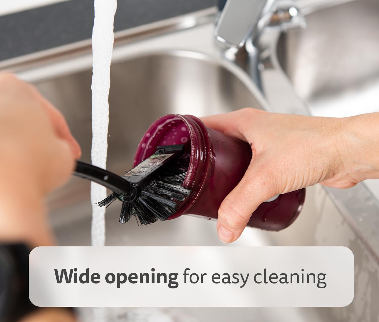 Herobility air-valves in the bottle help maintain a steady feeding flow.