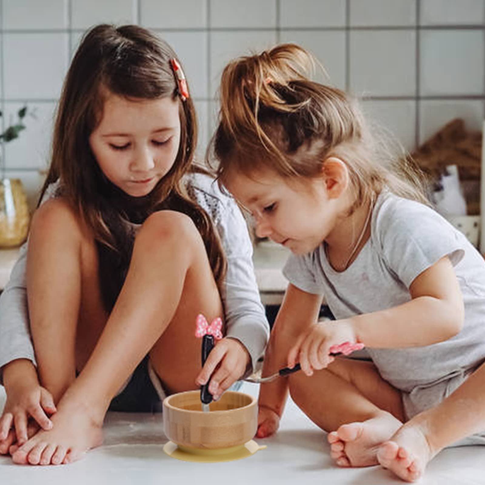 HI BABY MONMENT baby-led weaning set supports early feeding routines with BPA-free materials