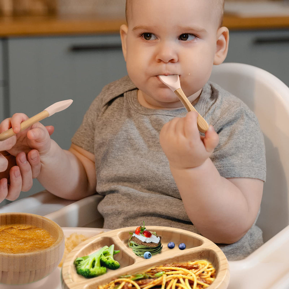 HI BABY MONMENT three-section plate helps separate foods for varied meals.