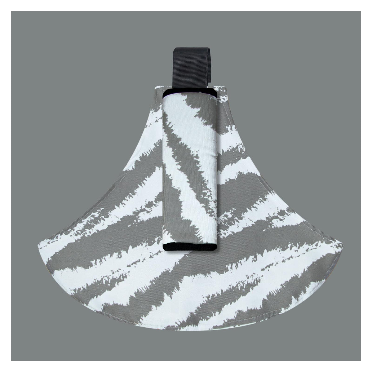Hilabab Baby Sling quick-in-out demonstrates easy one-handed use for on-the-go parents.