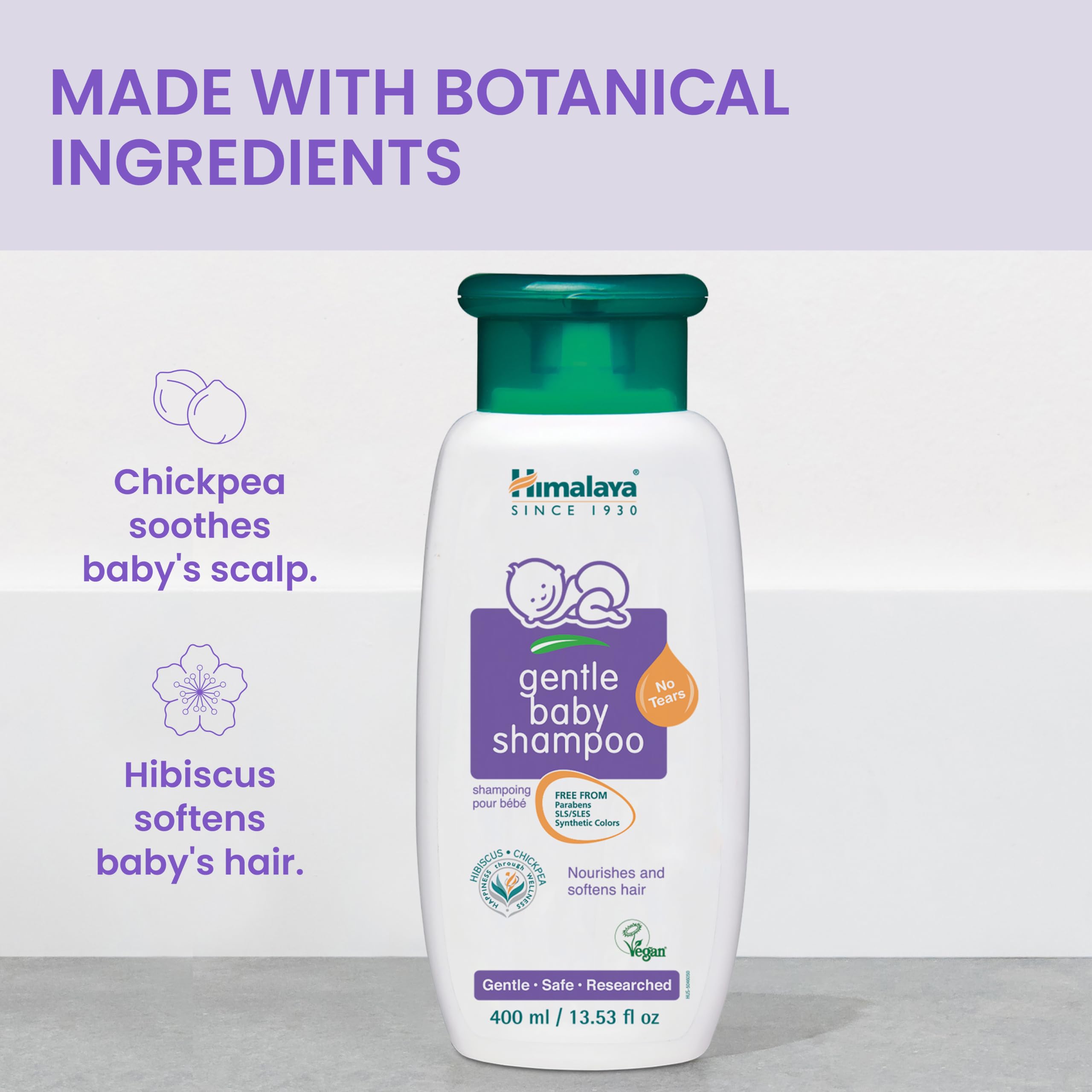 Himalaya Baby Shampoo foam during bath time illustrates easy rinsing and light moisture.