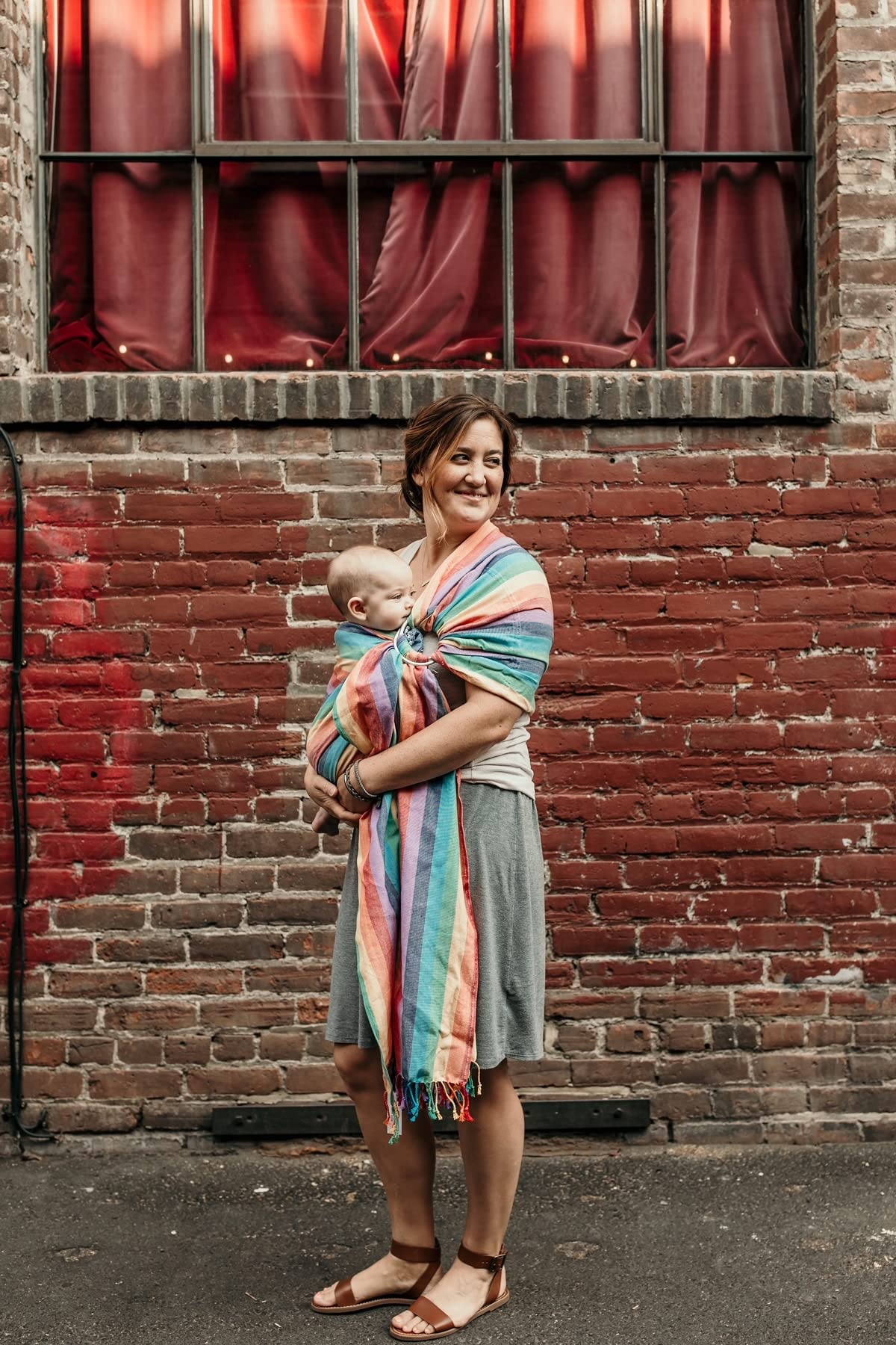 Hip Baby Wrap 8-35-lbs-weight-range makes it suitable from newborn to toddler