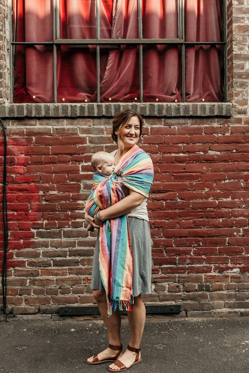 Hip Baby Wrap 8-35-lbs-weight-range makes it suitable from newborn to toddler