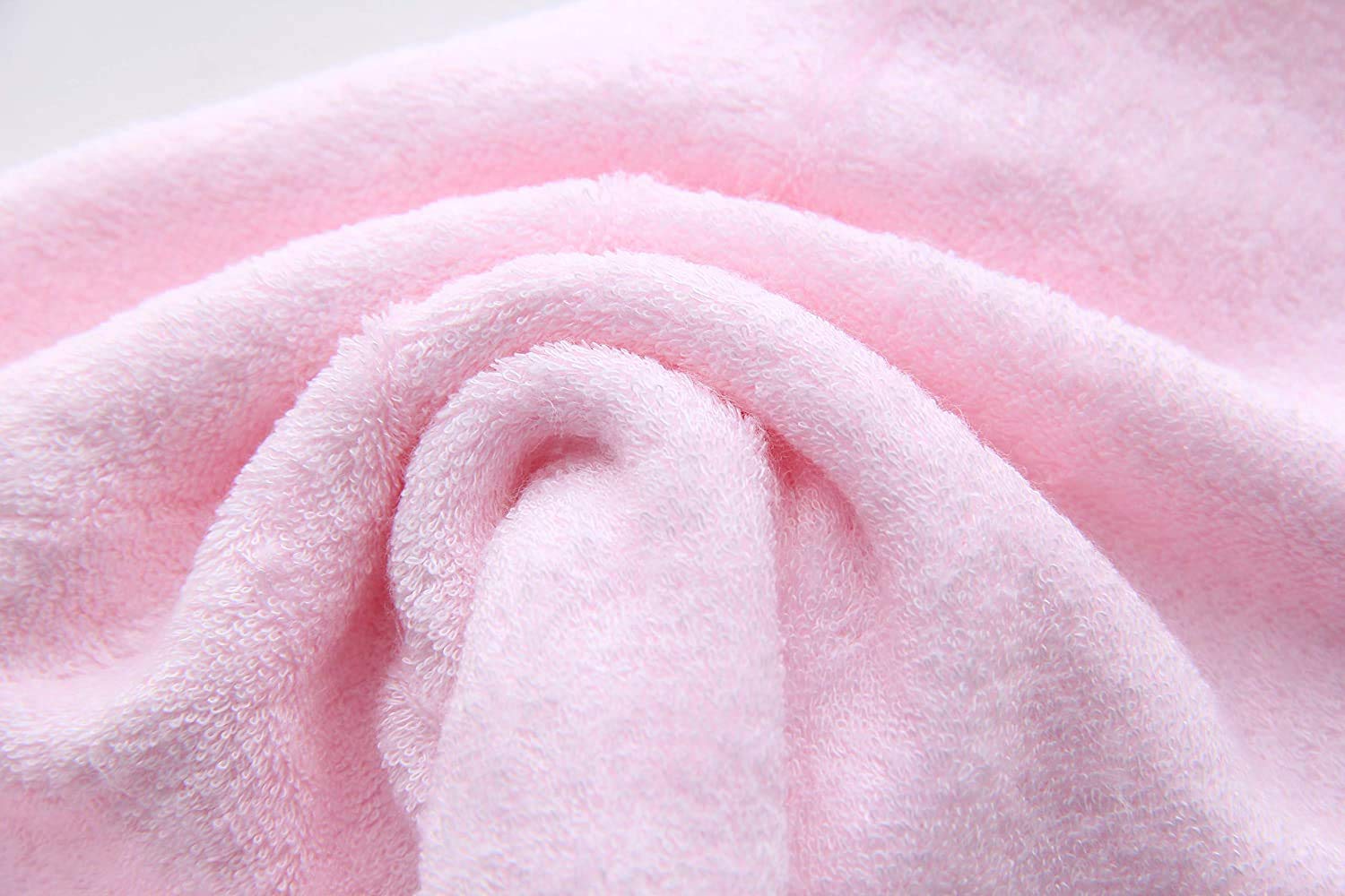 HIPHOP PANDA absorbent baby towels drying newborn skin after bath.