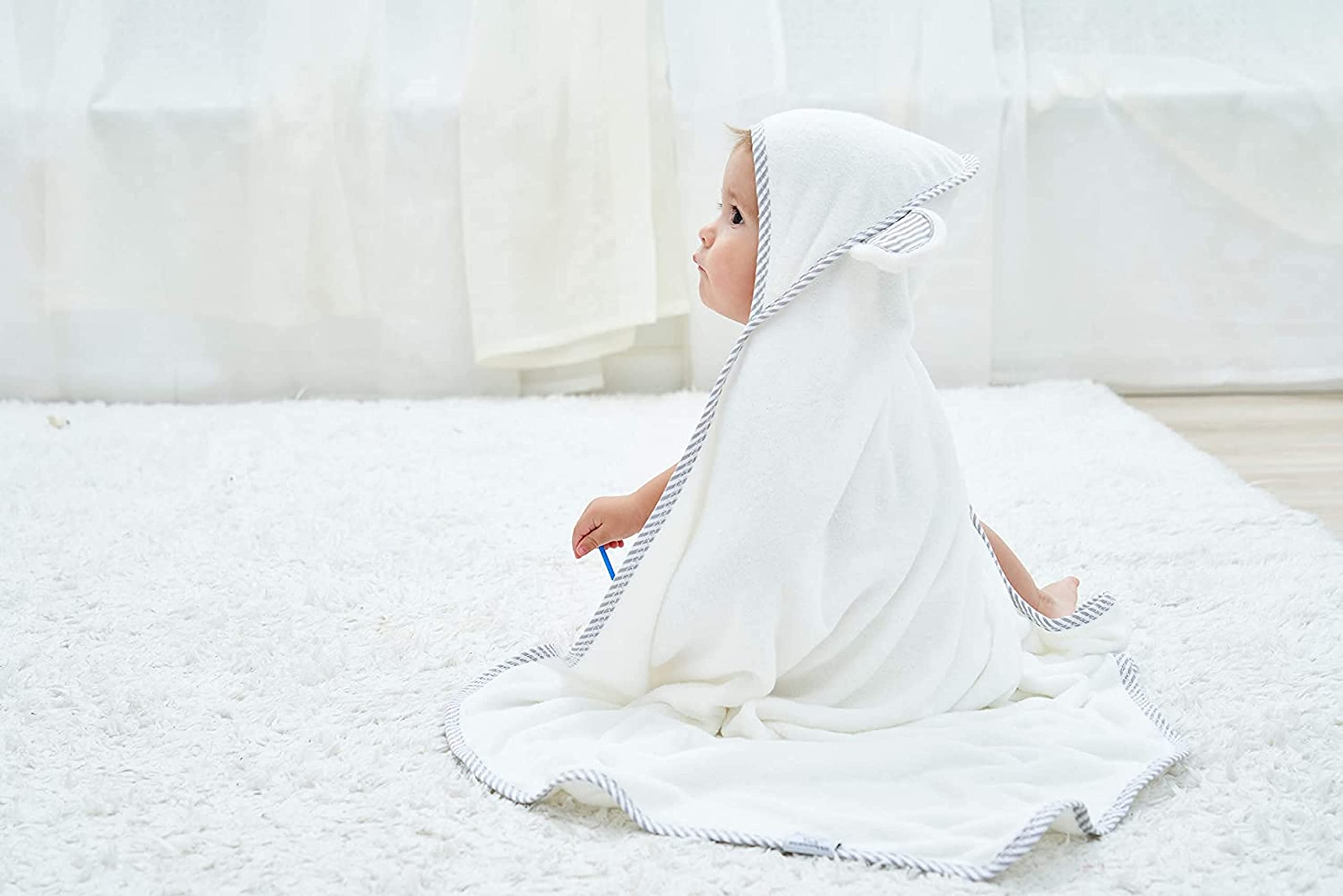 HIPHOP PANDA baby towel wrapped after bath demonstrates quick-dry, warm comfort