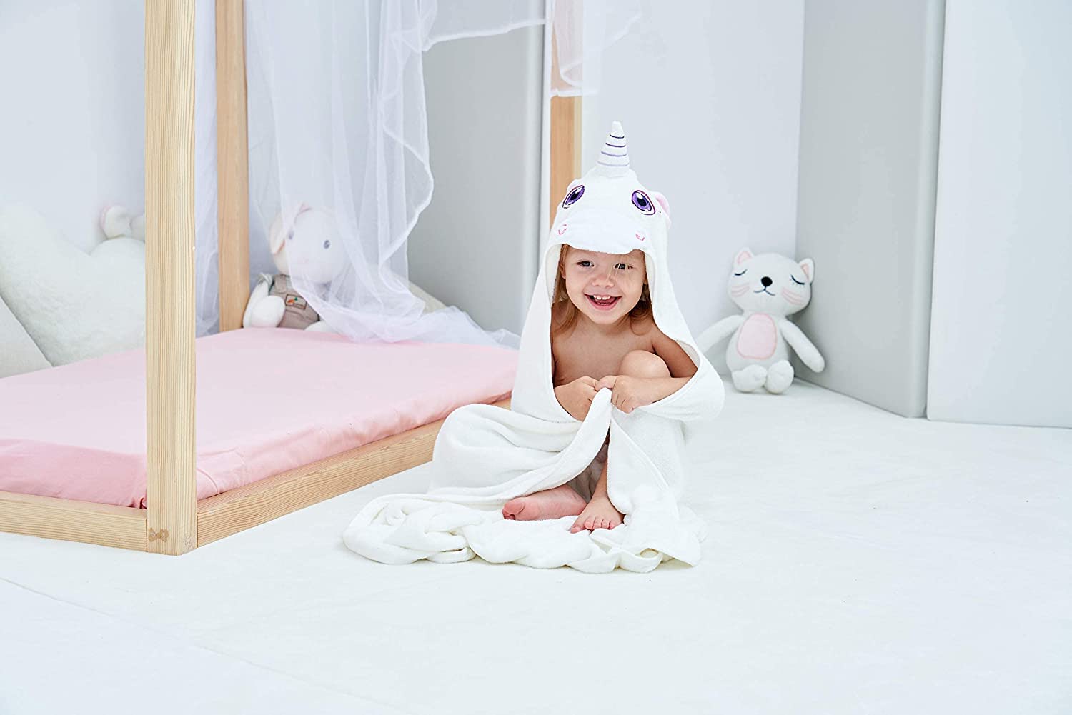 HIPHOP PANDA hooded towel 37-5-inch square size grows with toddler