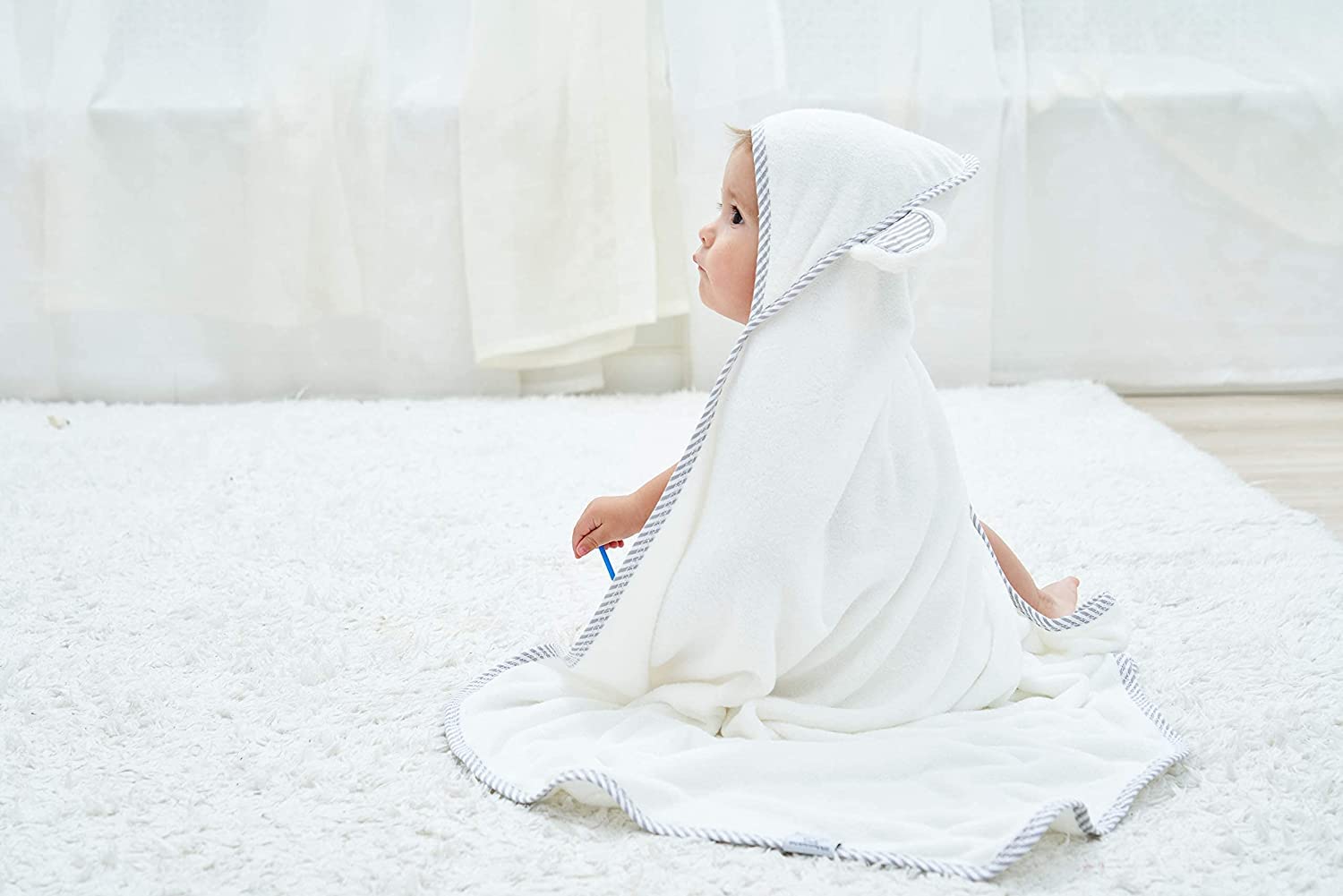 HIPHOP PANDA hooded towel 500gsm—high absorbency for towel-drying after bath.