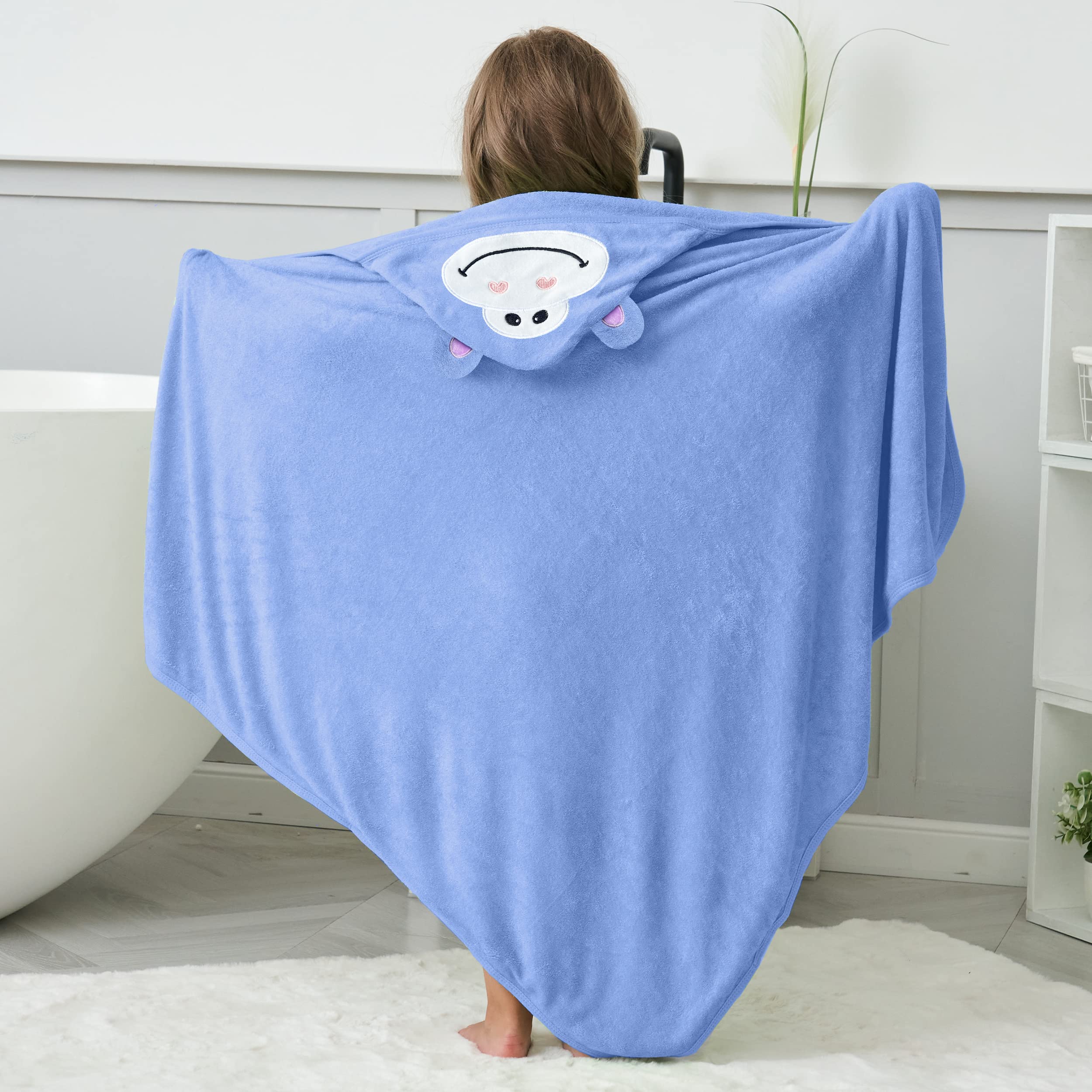 HIPHOP PANDA two-layer technology delivers extra thickness and quick-dry performance.