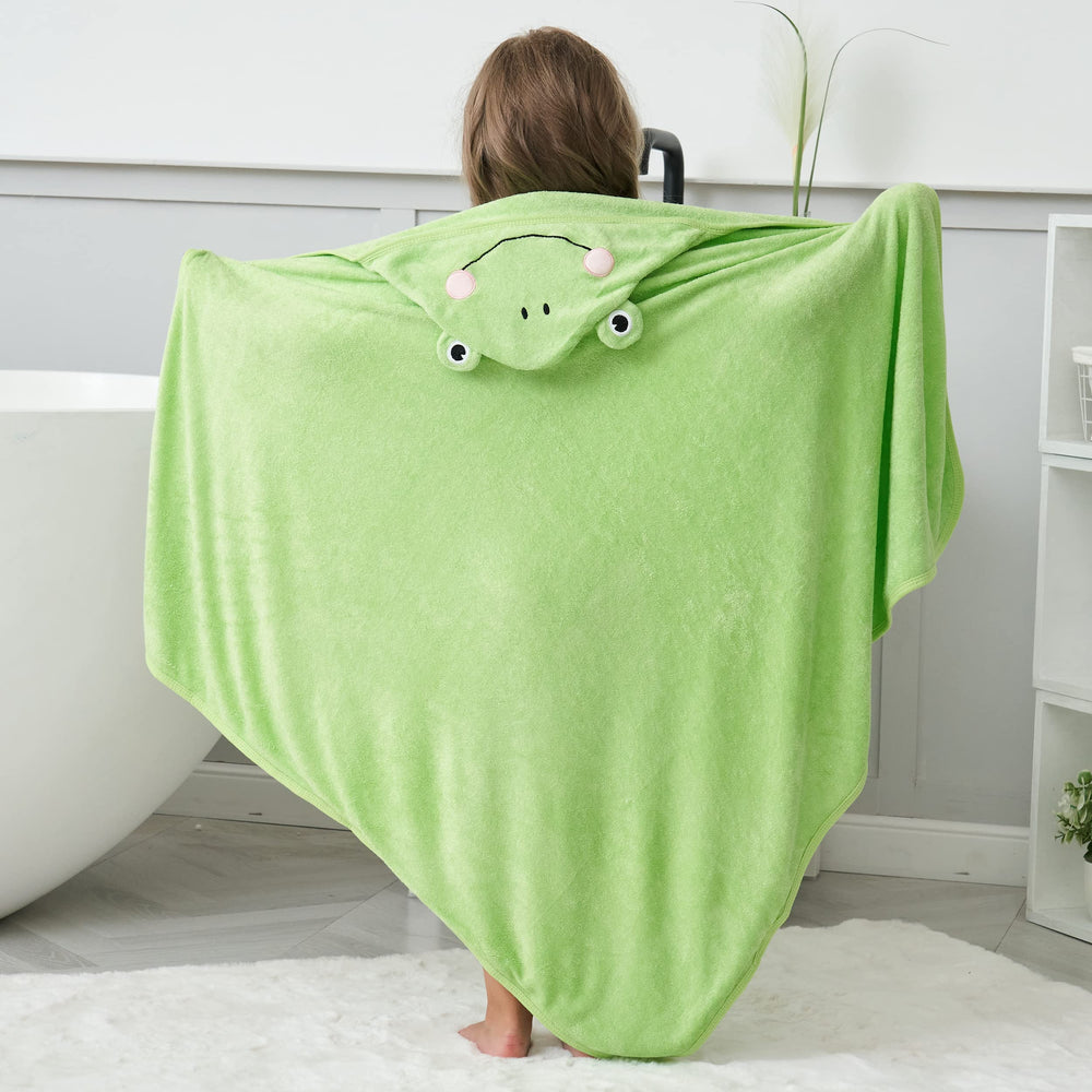 HIPHOP PANDA soft-bamboo towel texture adds comfort during bath time rituals.
