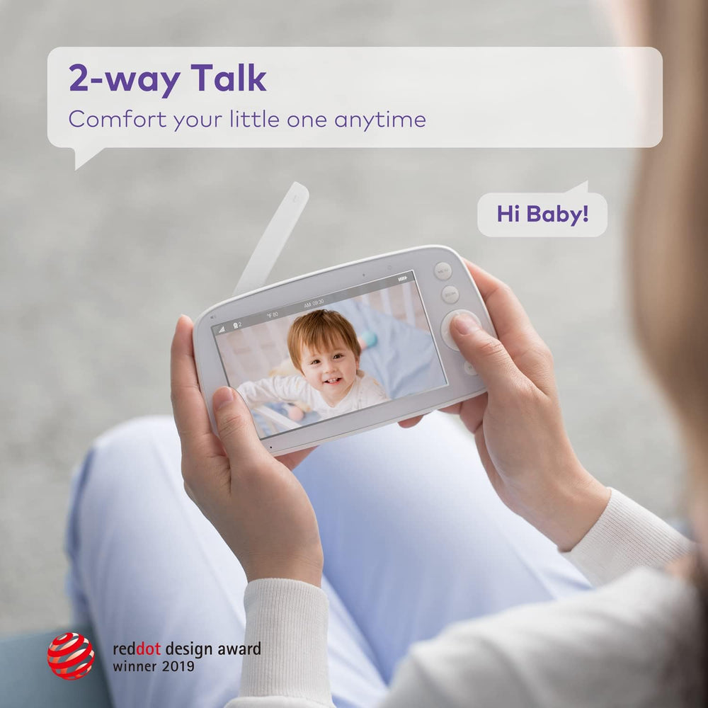 HiPP baby monitor camera night-vision feed preserves clarity in low light.