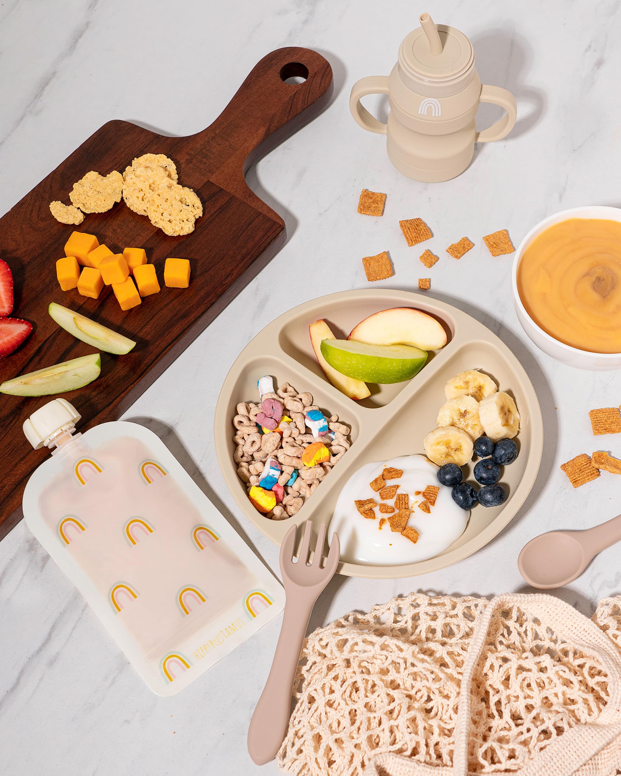 Hippypotamus Taupe color plate with lids keeps meals fresh.
