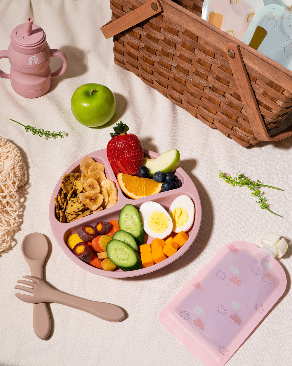 Hippypotamus 3-piece set delivers versatile mealtime options for toddlers.