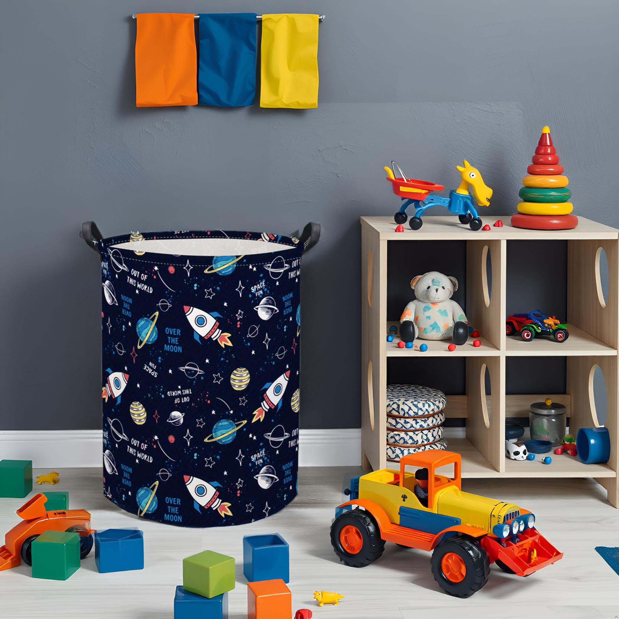 HIYAGON collapsible laundry hamper with two handles for easy moving and space saving.